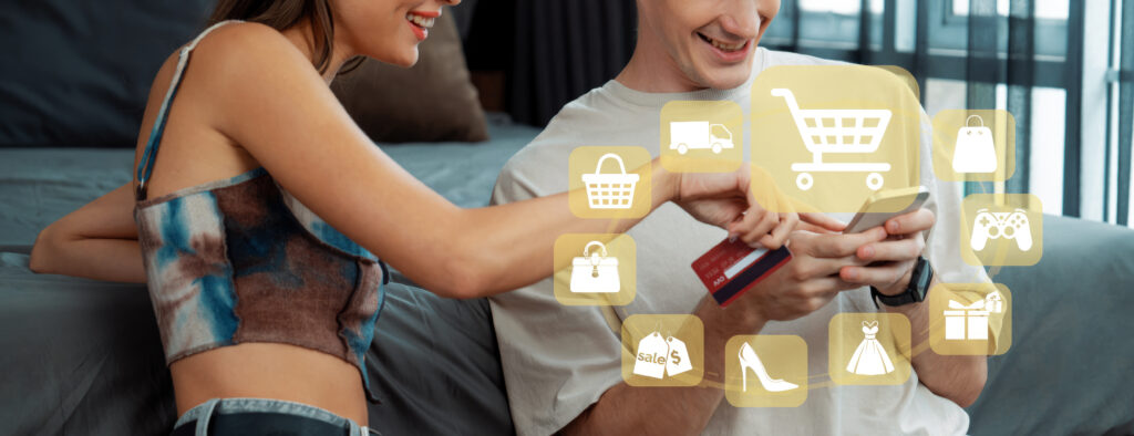 ¿Qué Es Prestashop Y Para Qué Sirve? 1 Elegantes Clientes Femeninos Y Masculinos Usan Tarjetas De Credito Para Comprar Inventario Cybercash